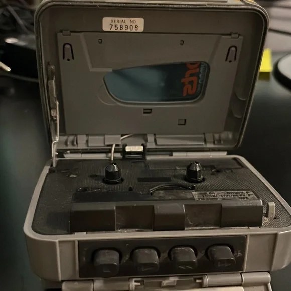 Sony Sports Walkman WM-FS191 AM/FM Radio & Cassette Player - Picture 6 of 6